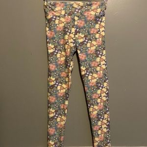 LulaRoe pattern leggings one size.